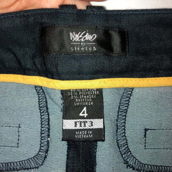 Black women’s shorts size 4 - Picture 3 of 3